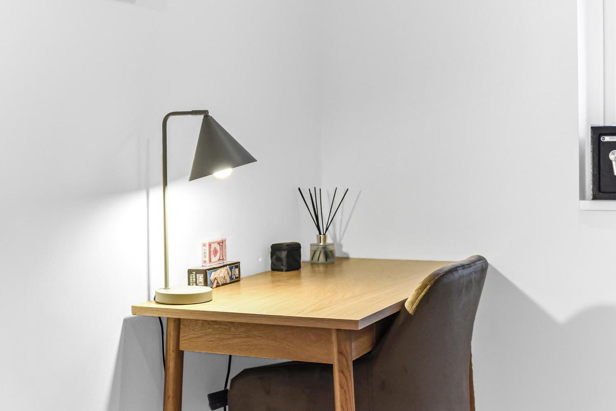 Chic & Trendy Designer With Full Kitchen Appartamento